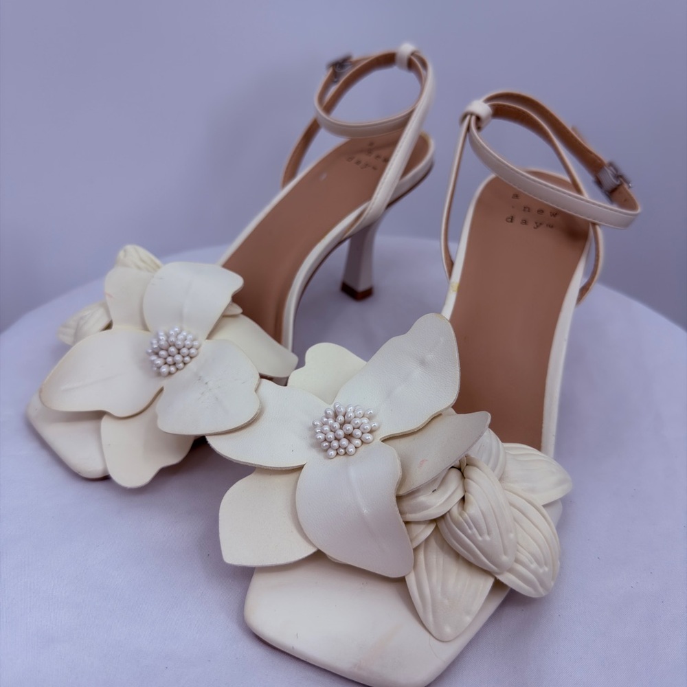 A New Day Ivory Floral Heels Size 6 Ankle Strap Dress Sandals - Picture 2 of 7